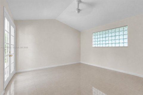 House in Pembroke Pines, Florida 4 bedrooms, 250.37 sq.m. № 2307354 - photo 25
