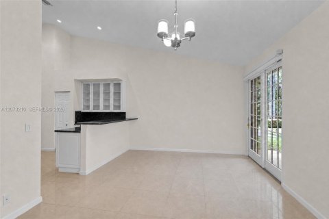 House in Pembroke Pines, Florida 4 bedrooms, 250.37 sq.m. № 2307354 - photo 18
