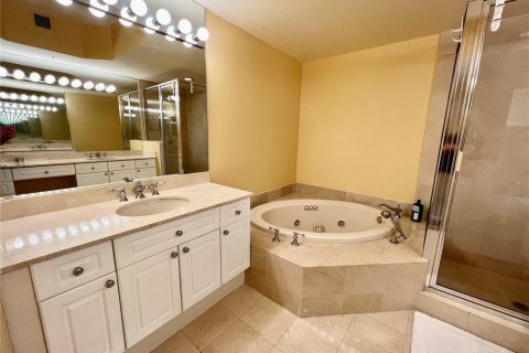 Condo in Hollywood, Florida, 2 bedrooms  № 2173163 - photo 25