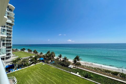 Condo in Hollywood, Florida, 2 bedrooms  № 2173163 - photo 13