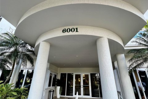 Condo in Hollywood, Florida, 2 bedrooms  № 2173163 - photo 17