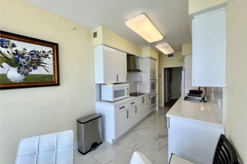 Condo in Hollywood, Florida, 2 bedrooms  № 2173163 - photo 22
