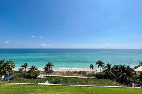 Condo in Hollywood, Florida, 2 bedrooms  № 2173163 - photo 11