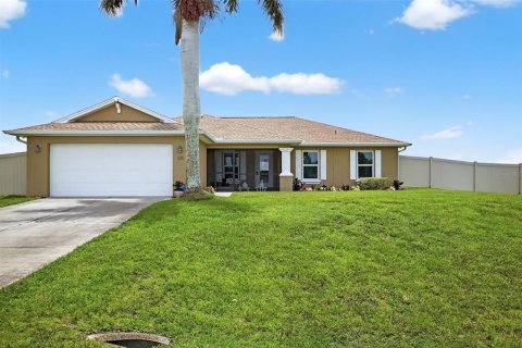 House in Lehigh Acres, Florida 3 bedrooms, 154.78 sq.m. № 1807925 - photo 1