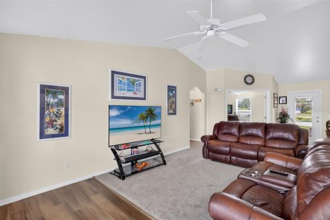 House in Lehigh Acres, Florida 3 bedrooms, 154.78 sq.m. № 1807925 - photo 7