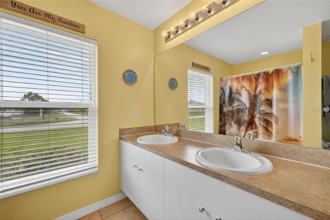 House in Lehigh Acres, Florida 3 bedrooms, 154.78 sq.m. № 1807925 - photo 18