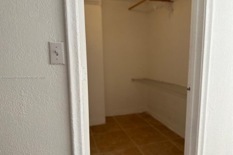 Condo in Miami, Florida, 2 bedrooms  № 1940403 - photo 24