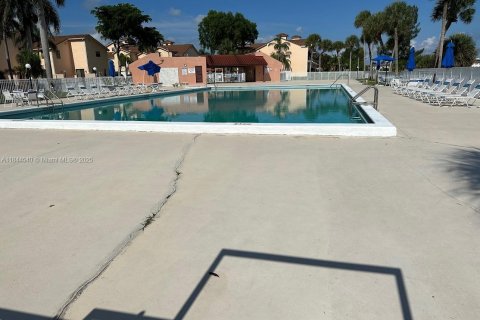 Condo in Miami, Florida, 2 bedrooms  № 1940403 - photo 22