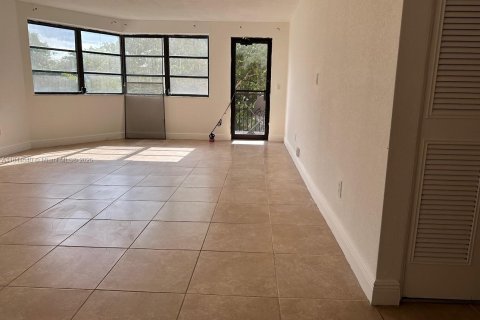 Condo in Miami, Florida, 2 bedrooms  № 1940403 - photo 12