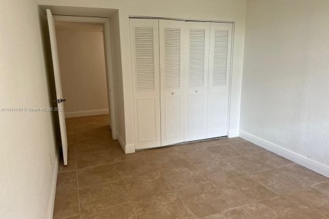 Condo in Miami, Florida, 2 bedrooms  № 1940403 - photo 16