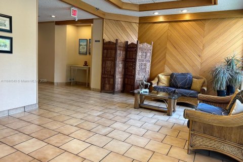 Condo in Miami, Florida, 2 bedrooms  № 1940403 - photo 3