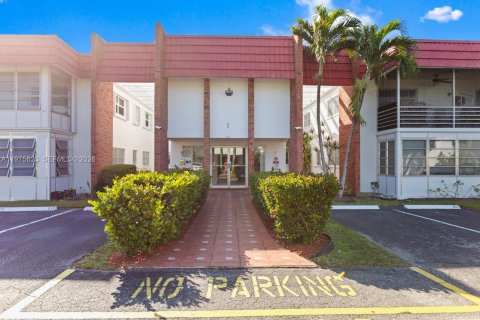 Condo in Lauderhill, Florida, 1 bedroom  № 2052892 - photo 3