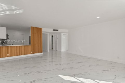 Condo in Lauderhill, Florida, 1 bedroom  № 2052892 - photo 16