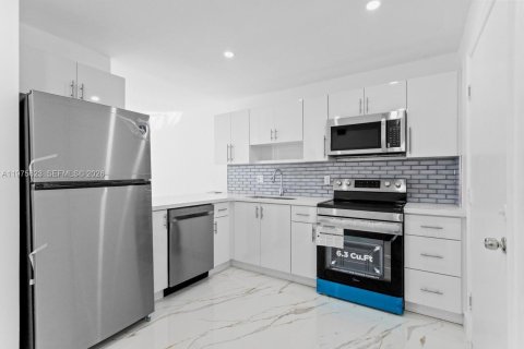 Condo in Lauderhill, Florida, 1 bedroom  № 2052892 - photo 13