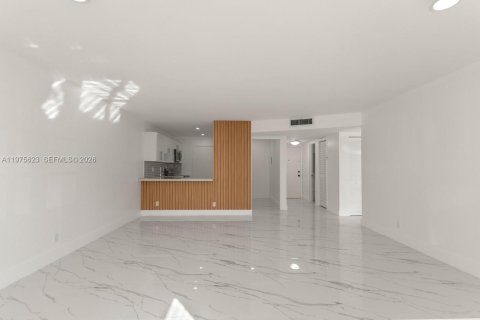 Condo in Lauderhill, Florida, 1 bedroom  № 2052892