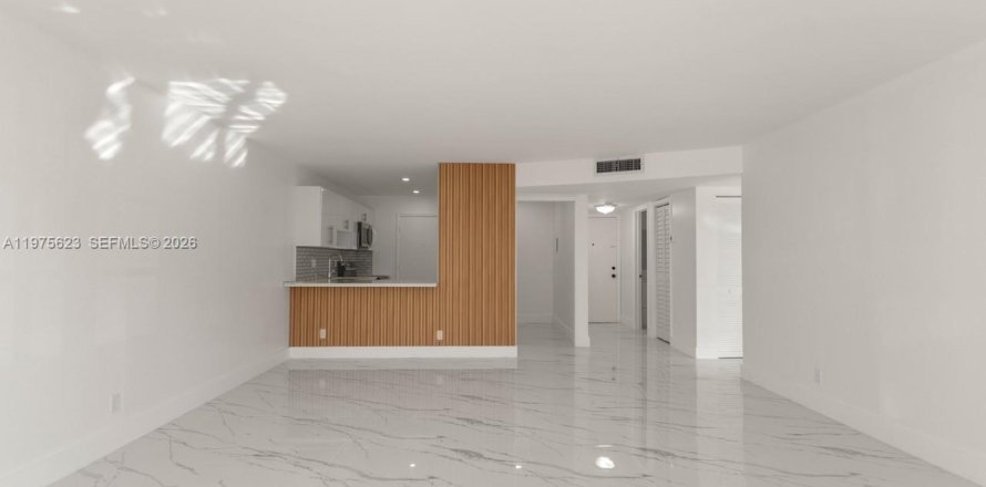 Condo in Lauderhill, Florida, 1 bedroom  № 2052892