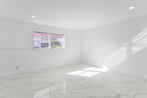 Condo in Lauderhill, Florida, 1 bedroom  № 2052892 - photo 8