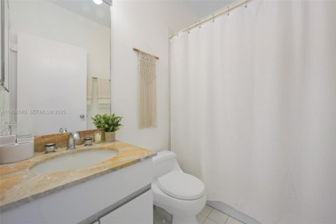Condo in Miami, Florida, 2 bedrooms  № 1982787 - photo 21