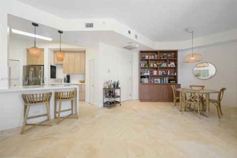 Condo in Miami, Florida, 2 bedrooms  № 1982787 - photo 7