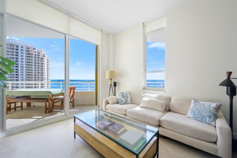 Condo in Miami, Florida, 2 bedrooms  № 1982787 - photo 1