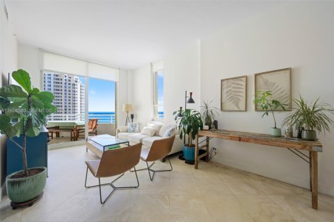 Condo in Miami, Florida, 2 bedrooms  № 1982787 - photo 4