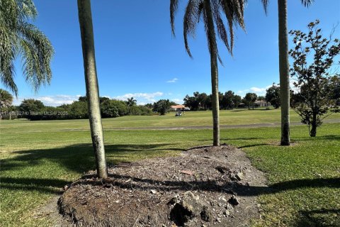 Снять в аренду кондоминиум в Пемброк-Пайнс, Флорида 2 спальни, 111.2м2, № 1933485 - фото 28