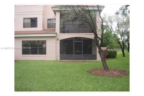 Снять в аренду кондоминиум в Пемброк-Пайнс, Флорида 2 спальни, 111.2м2, № 1933485 - фото 18