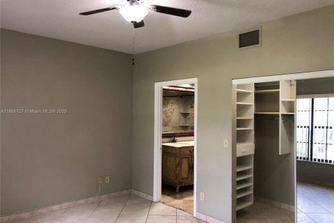 Снять в аренду кондоминиум в Пемброк-Пайнс, Флорида 2 спальни, 111.2м2, № 1933485 - фото 6