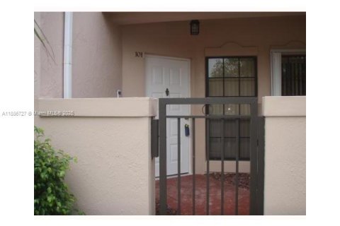 Снять в аренду кондоминиум в Пемброк-Пайнс, Флорида 2 спальни, 111.2м2, № 1933485 - фото 8