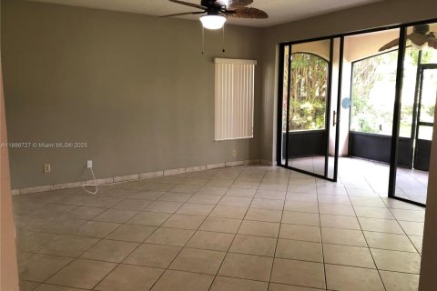 Снять в аренду кондоминиум в Пемброк-Пайнс, Флорида 2 спальни, 111.2м2, № 1933485 - фото 11