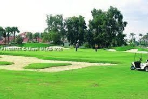 Снять в аренду кондоминиум в Пемброк-Пайнс, Флорида 2 спальни, 111.2м2, № 1933485 - фото 24