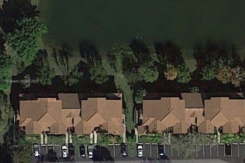 Снять в аренду кондоминиум в Пемброк-Пайнс, Флорида 2 спальни, 111.2м2, № 1933485 - фото 23