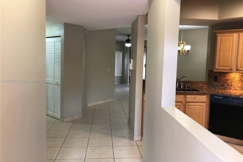 Снять в аренду кондоминиум в Пемброк-Пайнс, Флорида 2 спальни, 111.2м2, № 1933485 - фото 9