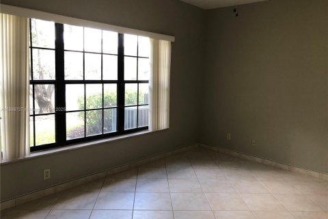 Снять в аренду кондоминиум в Пемброк-Пайнс, Флорида 2 спальни, 111.2м2, № 1933485 - фото 14