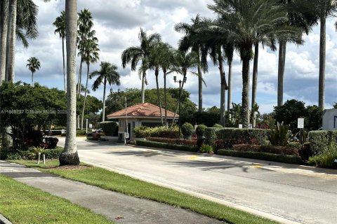 Снять в аренду кондоминиум в Пемброк-Пайнс, Флорида 2 спальни, 111.2м2, № 1933485 - фото 21