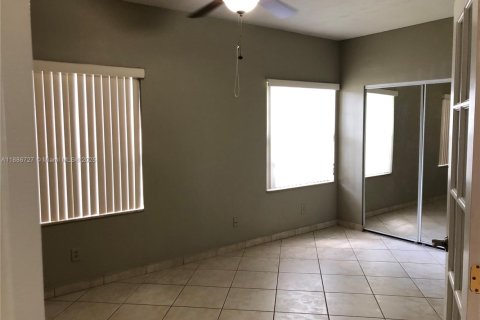 Снять в аренду кондоминиум в Пемброк-Пайнс, Флорида 2 спальни, 111.2м2, № 1933485 - фото 13