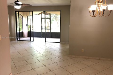 Снять в аренду кондоминиум в Пемброк-Пайнс, Флорида 2 спальни, 111.2м2, № 1933485 - фото 12