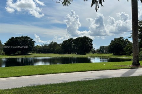 Снять в аренду кондоминиум в Пемброк-Пайнс, Флорида 2 спальни, 111.2м2, № 1933485 - фото 25