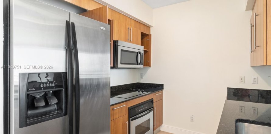 Condominio en Miami, Florida, 1 dormitorio  № 2000802
