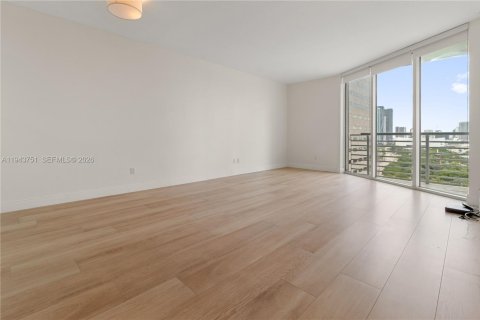 Condominio en venta en Miami, Florida, 1 dormitorio, 78.6 m2 № 2000802 - foto 6