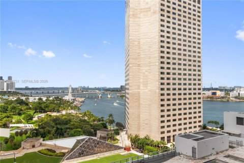 Condominio en venta en Miami, Florida, 1 dormitorio, 78.6 m2 № 2000802 - foto 17