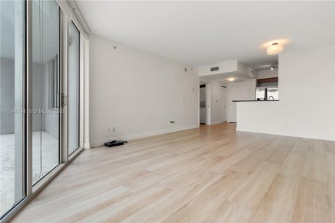 Condominio en venta en Miami, Florida, 1 dormitorio, 78.6 m2 № 2000802 - foto 5