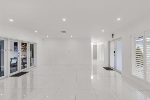 House in Miami Lakes, Florida 3 bedrooms, 170.29 sq.m. № 2392788 - photo 7
