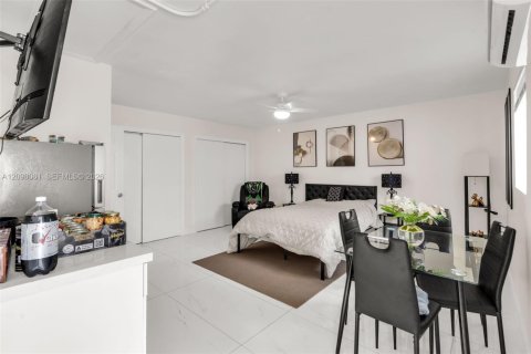 House in Miami Lakes, Florida 3 bedrooms, 170.29 sq.m. № 2392788 - photo 28