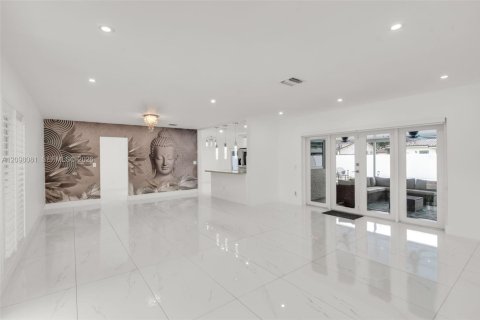 House in Miami Lakes, Florida 3 bedrooms, 170.29 sq.m. № 2392788 - photo 5