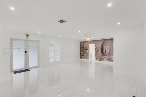House in Miami Lakes, Florida 3 bedrooms, 170.29 sq.m. № 2392788 - photo 6