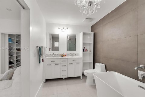 House in Miami Lakes, Florida 3 bedrooms, 170.29 sq.m. № 2392788 - photo 25