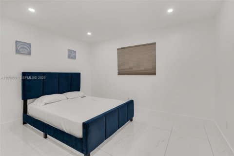 House in Miami Lakes, Florida 3 bedrooms, 170.29 sq.m. № 2392788 - photo 15