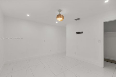 House in Miami Lakes, Florida 3 bedrooms, 170.29 sq.m. № 2392788 - photo 20