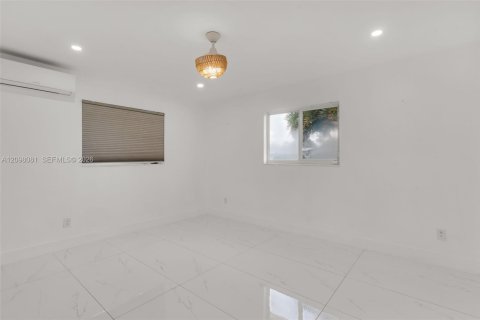 House in Miami Lakes, Florida 3 bedrooms, 170.29 sq.m. № 2392788 - photo 19